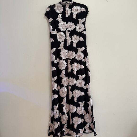 Elliatt Margaux Fit & Flare Gown in Black & Gold Floral Size XL - Picture 5 of 11